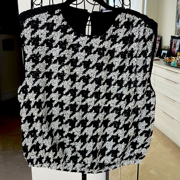 NWT EXPRESS HOUNDSTOOTH SEQUIN RUCHED SHOULDER TOP - Picture 4 of 12